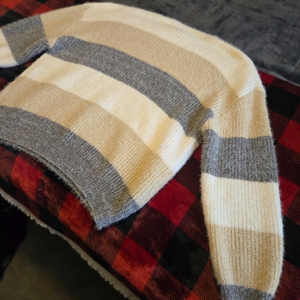 Sweater - Picture 4 of 5